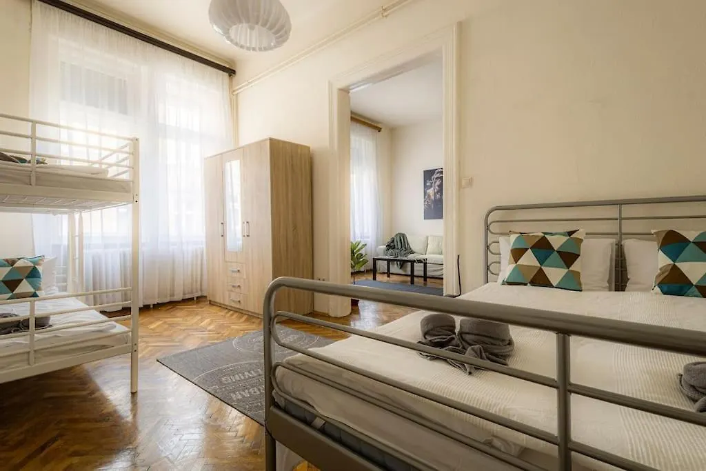 Gentleman Apartment Budapest 0*,